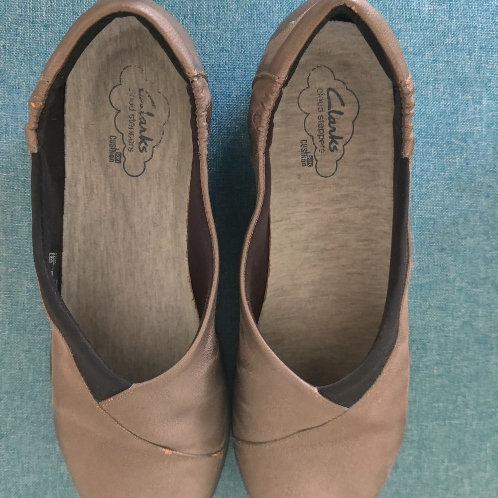 Clarks Cloud Steppers (size 8) - In the Original Box